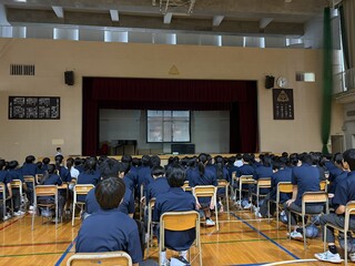 DVD視聴の様子（映像にはモザイクをかけています）
